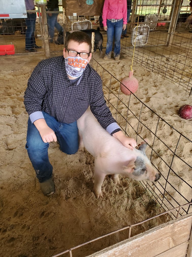 This morning was a highlight in my teaching career! This sweet student chose me as his teacher to show his pig! This is Ruben the Pig! Isn’t he cute! 🐷

If you’ve never seen a bunch of inexperienced teachers show some pigs, put that on your bucket list! 🤣