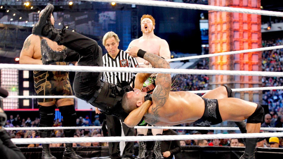 SethRollinsFans's tweet photo. #SethRollins #TheShield #WM29 https://t.co/MpynjL6gd6