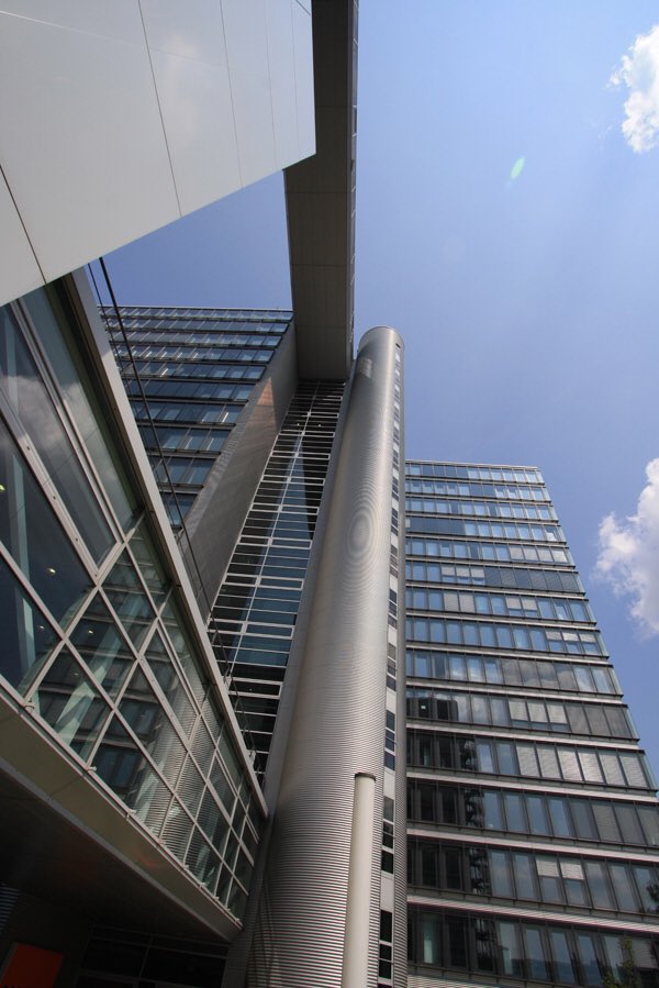 lightcolorgames's tweet photo. Day 12 - #architecture 
Modern architecture has brought some interesting innovations: what used to be called a closet is now called a children's room.
#architekturfotografie #architecture  #modernarchitecture #tentower #skyscraper #tower #fotochallenge #fotd #fotooftheday https://t.co/Y9i6ya40Nb