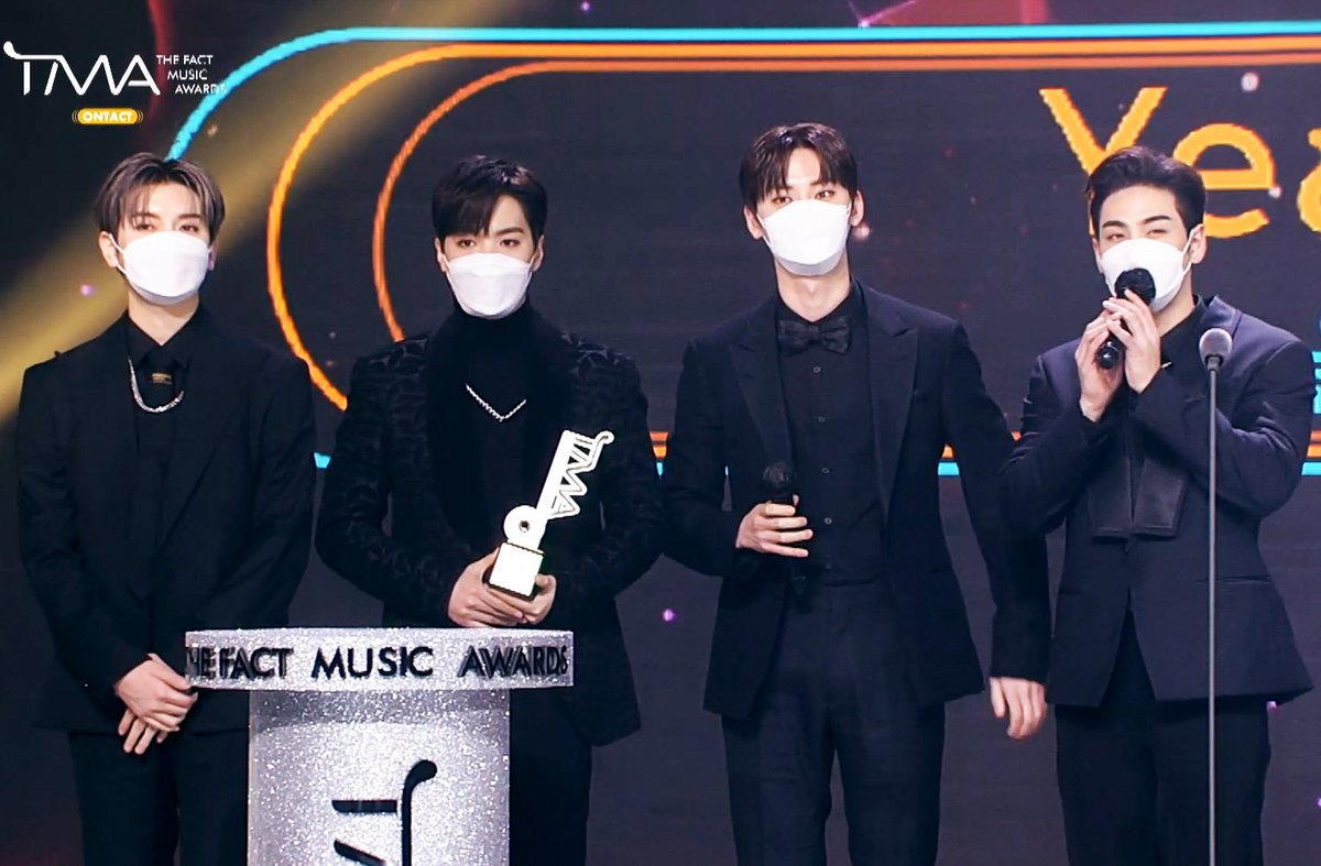 หันไปมองเพื่อนๆใส่ชั้นเดียว อ่าโอเค ชั้นรักเค้าที่เค้ารักตัวเอง5555555555555