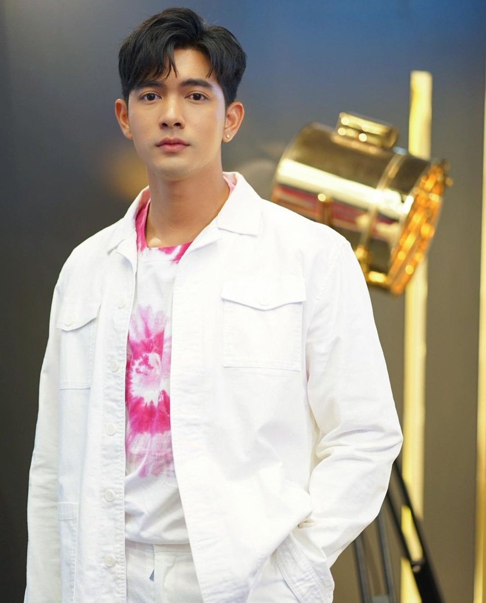 Bedtime_Story88's tweet photo. หล่อมากกกก ตัวไม่สบายแต่ใจสู้มากๆ ต้าวเข้ม
#HeavyShoesWithKem https://t.co/fiEx95HP0x