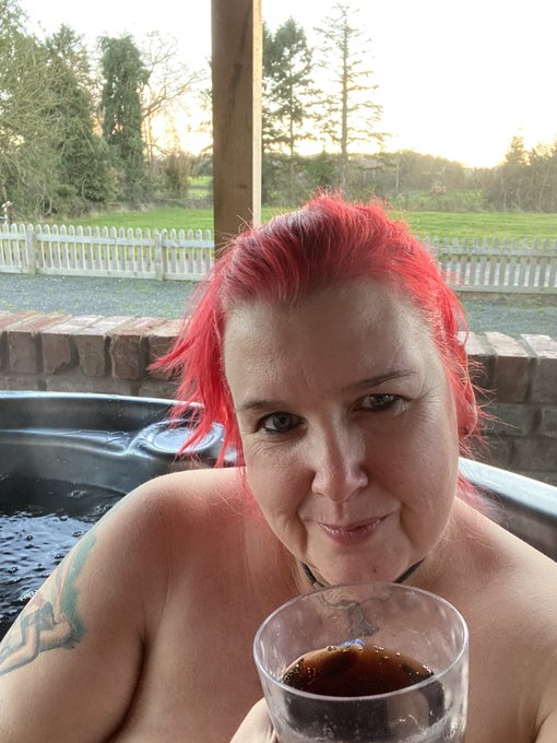 Cheers! Kitty is on a well earned break. The Welsh hills in the distance and a toasty hot tub https://t<a href="/tag/boots"class="tags"><span>#boots</span></a><a href="/tag/thighhigh"class="tags"><span>#thighhigh</span></a><a href="/tag/shoefetish"class="tags"><span>#shoefetish</span></a><a href="/tag/bootfetish"class="tags"><span>#bootfetish</span></a><a href="/tag/he"class="tags"><span>#he</span></a>