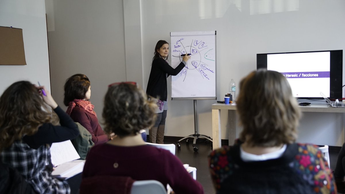 otrovenus's tweet photo. ¡Hola a tod@s!
Cómo a veces me preguntan, les quería contar que voy a dar un taller de #LiderazgoAdaptativo los días 12, 14 y 16 de enero 2021, de 12:00 a 14:30 con #NewfieldNetwork @newfieldchile
Será via Zoom y por ahora sigo en preparaciones!
Más detalles coming soon ;) https://t.co/l0it5ZdWm5