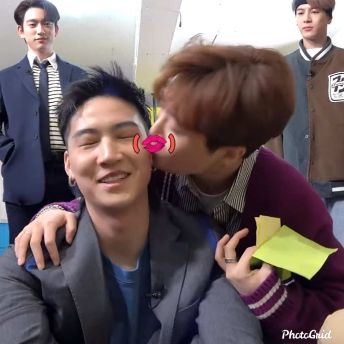 famnatt's tweet photo. @yjandmm @winnaran ไม่ใช่คิดค่าถือแบบนี้หรอคะคุณอิม🌝 https://t.co/UgiXhpedad