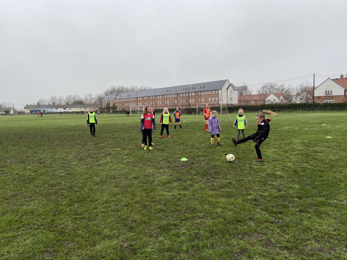 TownBungay's tweet photo. The horrible weather didn’t affect the girls this morning ⚽️. #wildcats #thisgirlcan #football https://t.co/JvJWehGim3