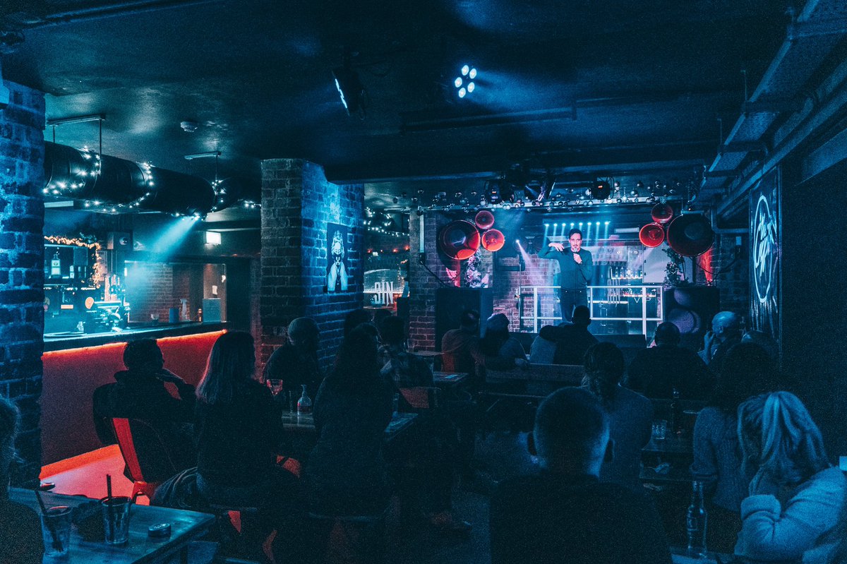 Loved being back Mcing last night - this time for the Tony Law show in Hastings! Such a fun show. 📸 by the very talented Olli Hopkins. 

#Standupcomedy #mcing #compere #comedy #hastings #comedian