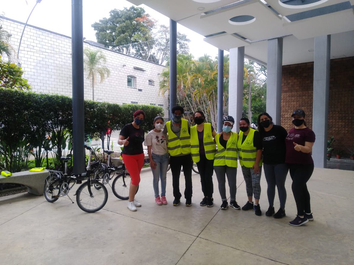 dorasaldarriaga's tweet photo. Primer Nivel superado 🚲🚲🚲🚲 gracias @SiCLas @CadenaGaitan y el súper profe @rastabernar. Sigo esperando la bici de aguinaldo jajajaj https://t.co/KgjPNimI5W