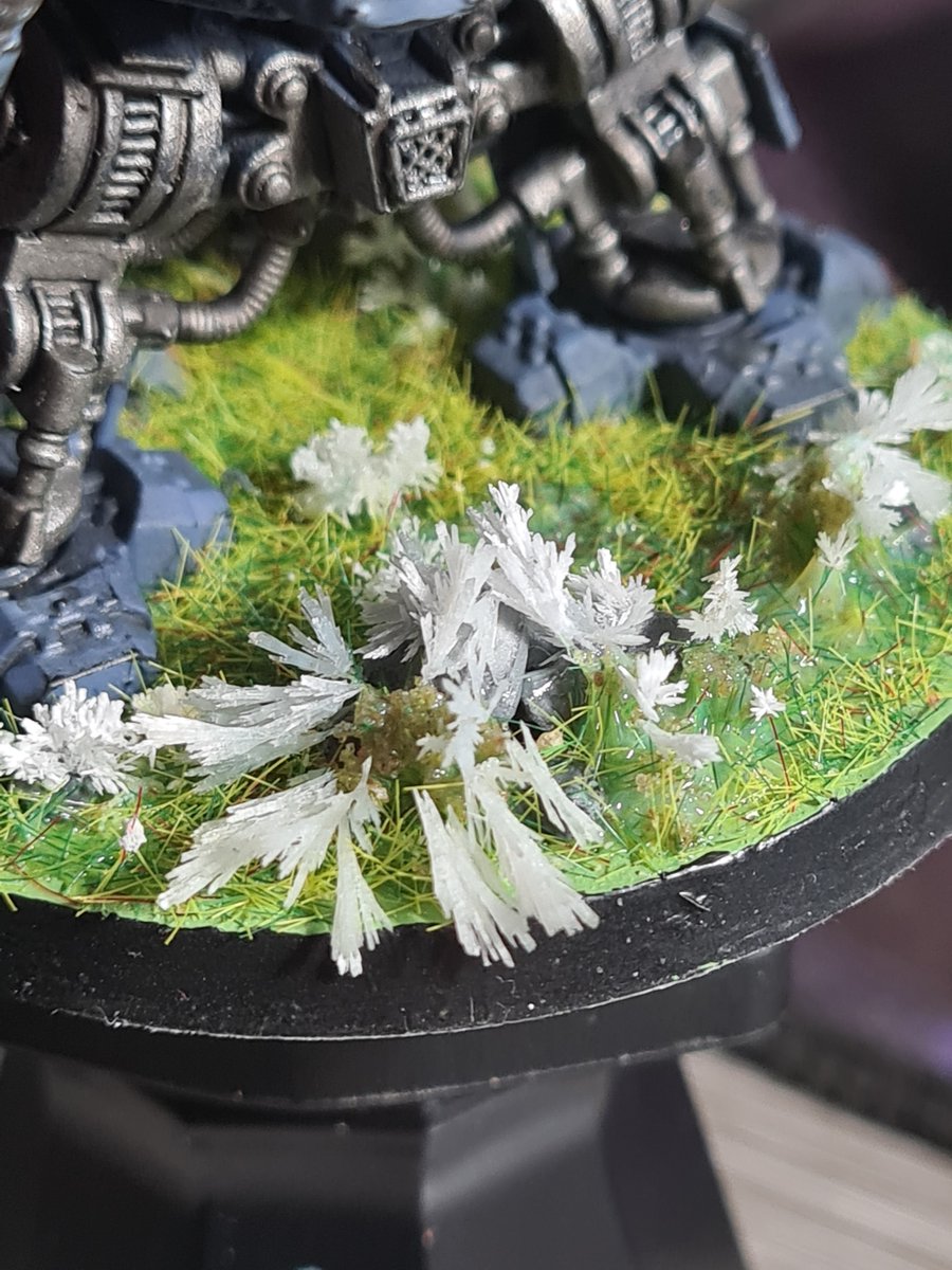 TwinnedM's tweet photo. experimenting with @greenstuffworld #LiquidFrost this stuff is amazing! It literally grows crystals to look like frozen ice. https://t.co/7lqhyllBZF