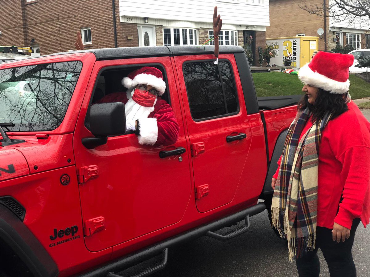 shaf_ht's tweet photo. Santaโs in his sleigh making deliveries to #spreadthejoy for all the nice children and collecting donations for @CTVToronto and #mytoymountain ! #santadriveby #covidchristmas https://t.co/M0t4SEMThK