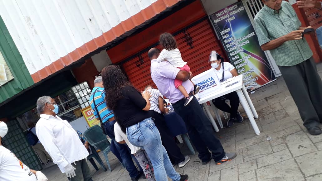 ElPitazoTV's tweet photo. 11:48am #Monagas | La consulta popular de la oposici��n de este #12Dic transcurre con calma en los puntos ubicados en el centro de #Maturín #Guachiman12D - vía @jesyanez https://t.co/QEkabmwdxb https://t.co/COv39EGuHg