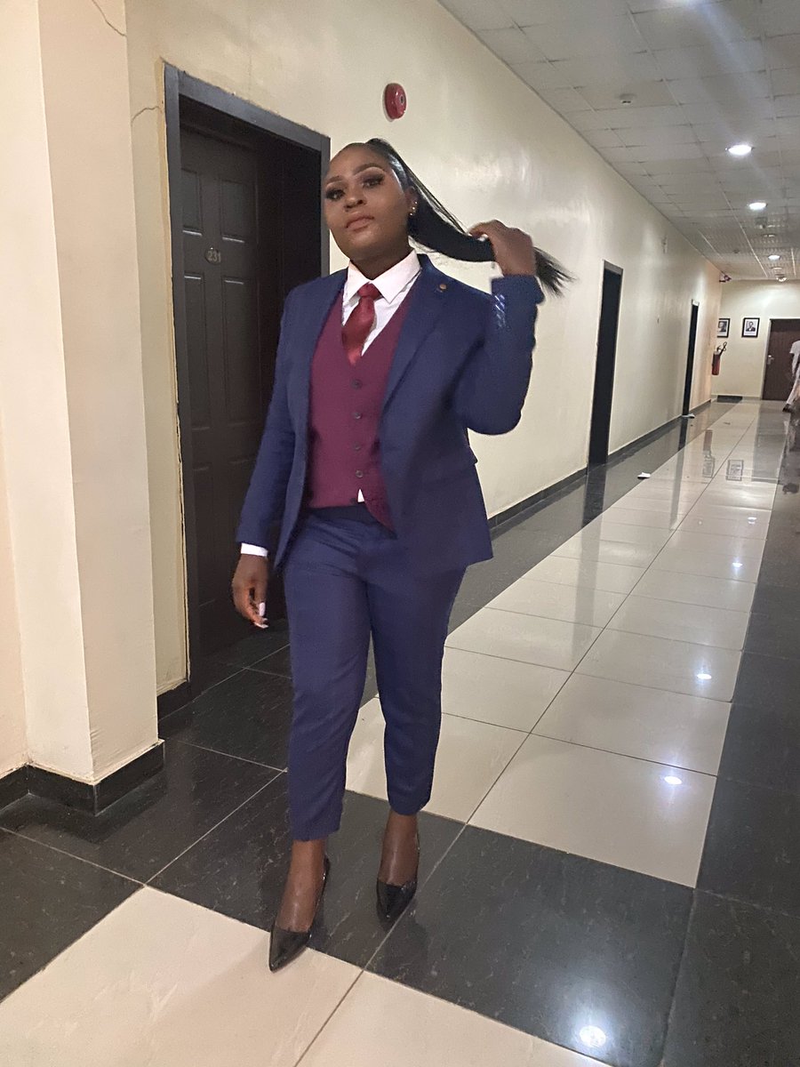 hoyindarmollah's tweet photo. Forget it, I’m a fine girl 🥰 
#groomsmaid duty https://t.co/U6UFmg1FCL