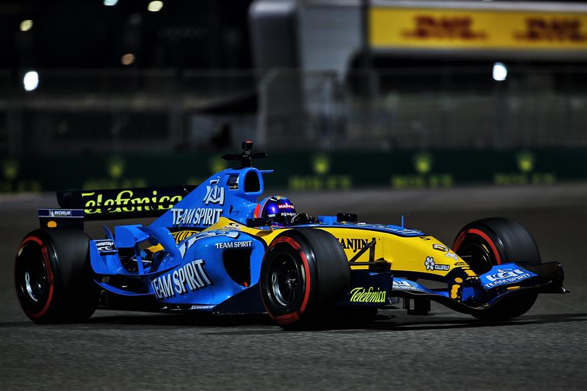 Alonso R25 ile gece turunda yumuşak lastiklerle yaptığı tur zamanı ise 1:39:968 olduğu söyleniyor. #fernandoalonso #AbuDhabiGP #f1 #renault