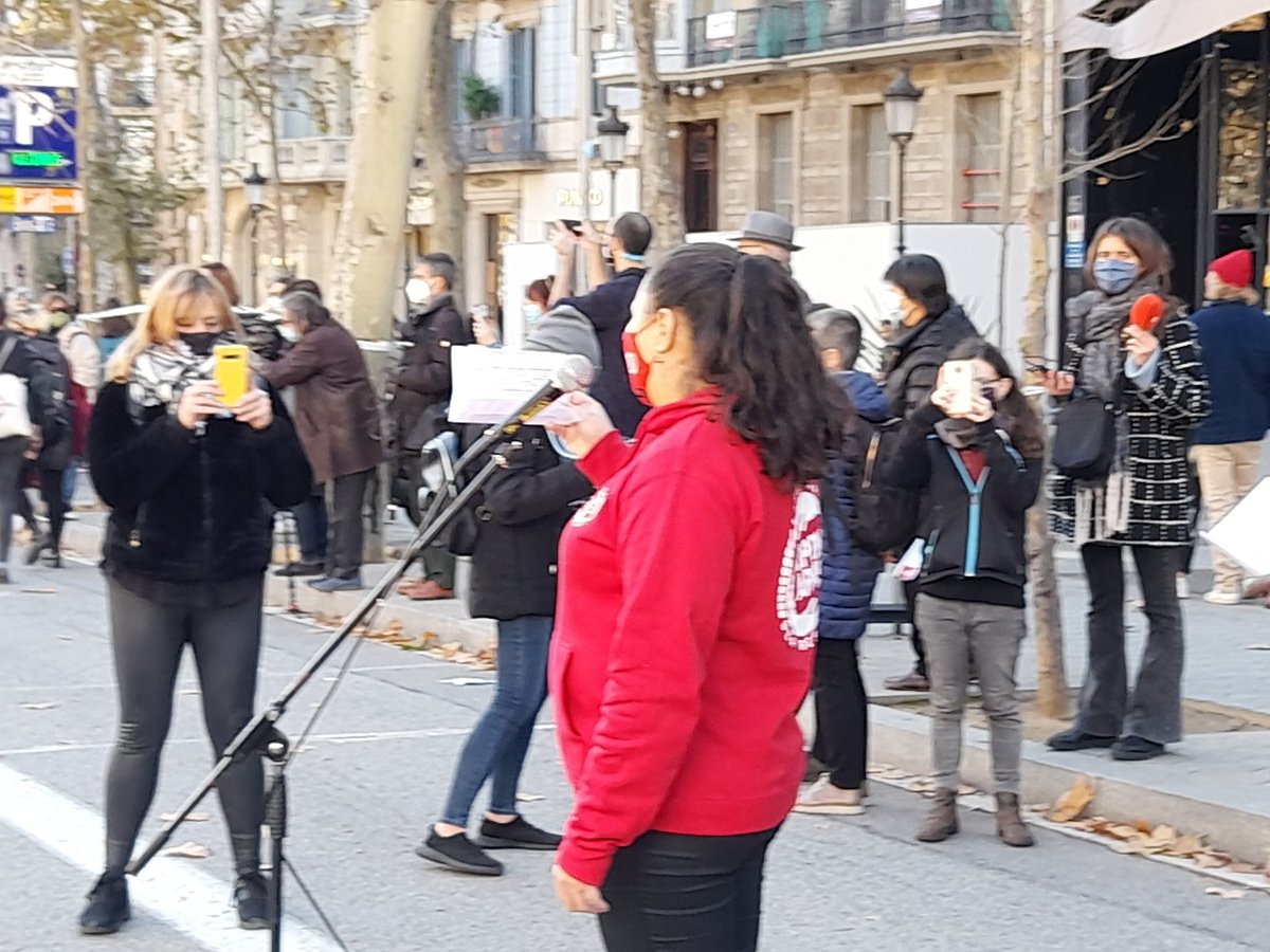 ANCDones's tweet photo. #DesmuntemElPacte
#vieslegalsisegures
#papersxtothom
Ens cal una Europa que defensi els drets per a totes i tots.
Avui a Barcelona.
Acció #ProuMurs organitzada per @Plataforma12D
Hem denunciat els incompliments dels compromisos dels Estats vers la defensa dels DretsHumans https://t.co/Xx4vV8JoaW