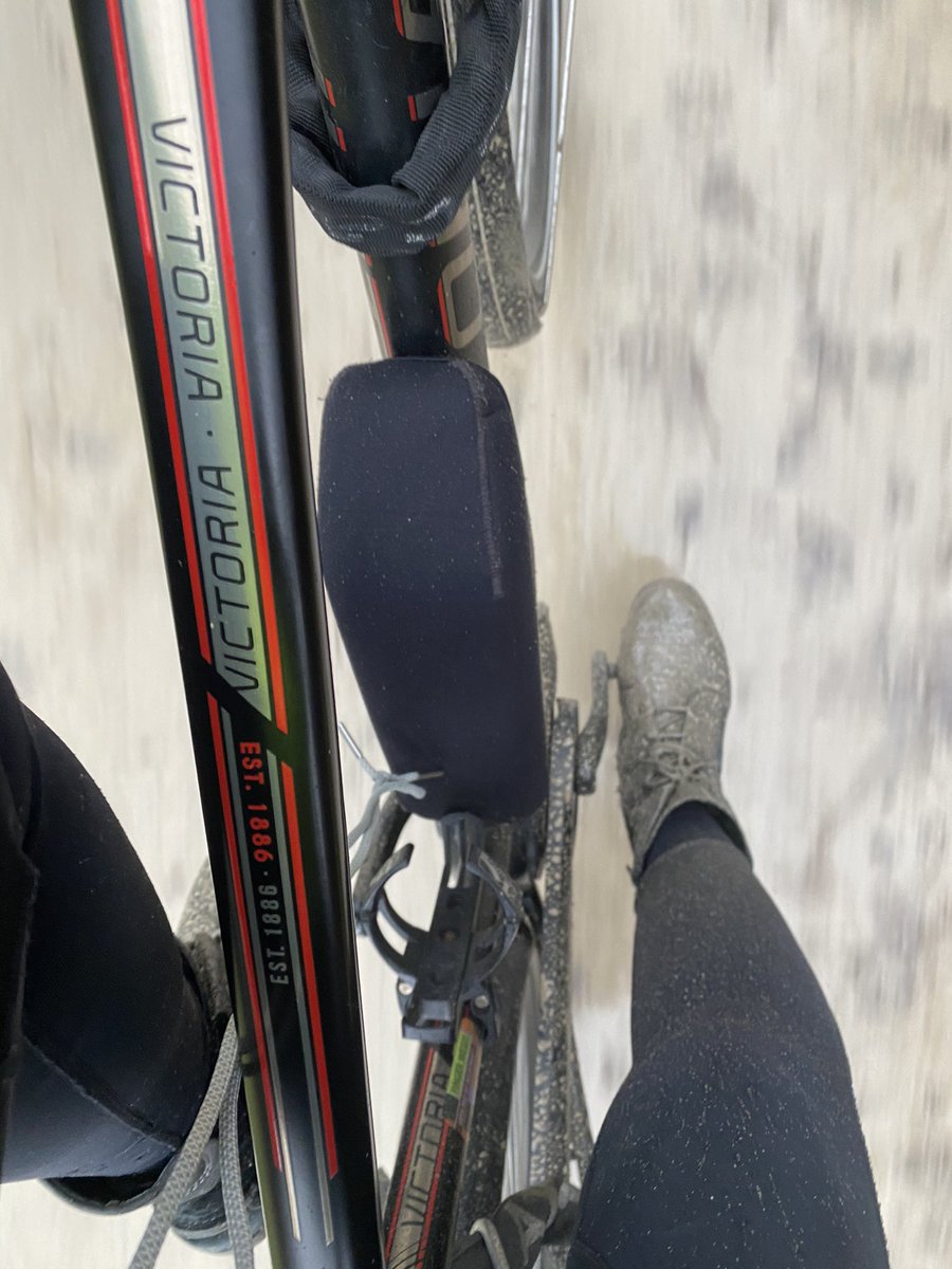 kleinkram's tweet photo. Schuheputzen* muss sich wieder lohnen!
#regenradtour #mudtrail
#teambissleschmutzig
(*Hose auch. Rad auch. Eigentlich alles.) https://t.co/Xel4qFCtMz