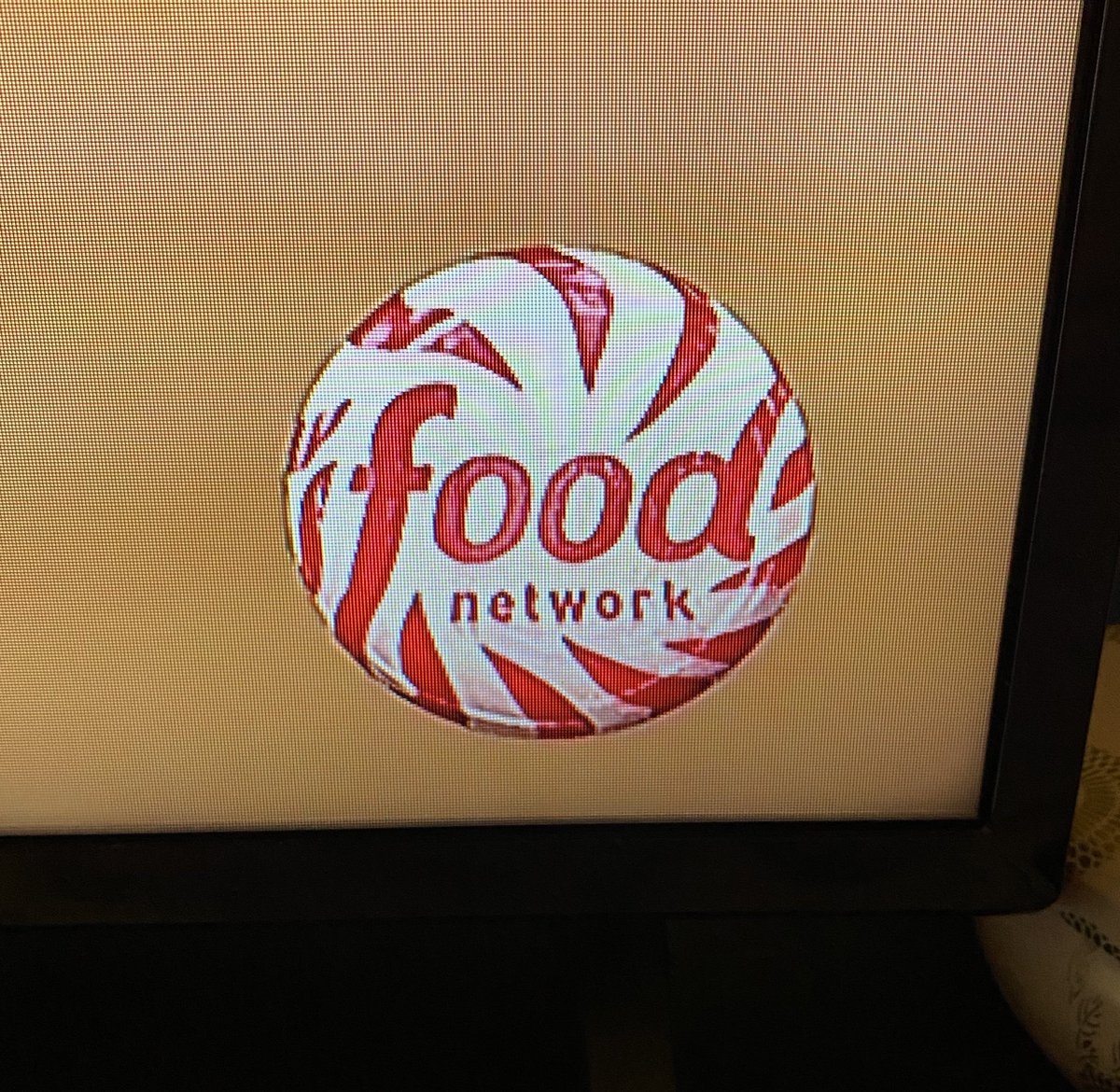 brendohare's tweet photo. RT if you think the Food Network’s logo should be a mint YEAR ROUND! https://t.co/kat83h0HW9