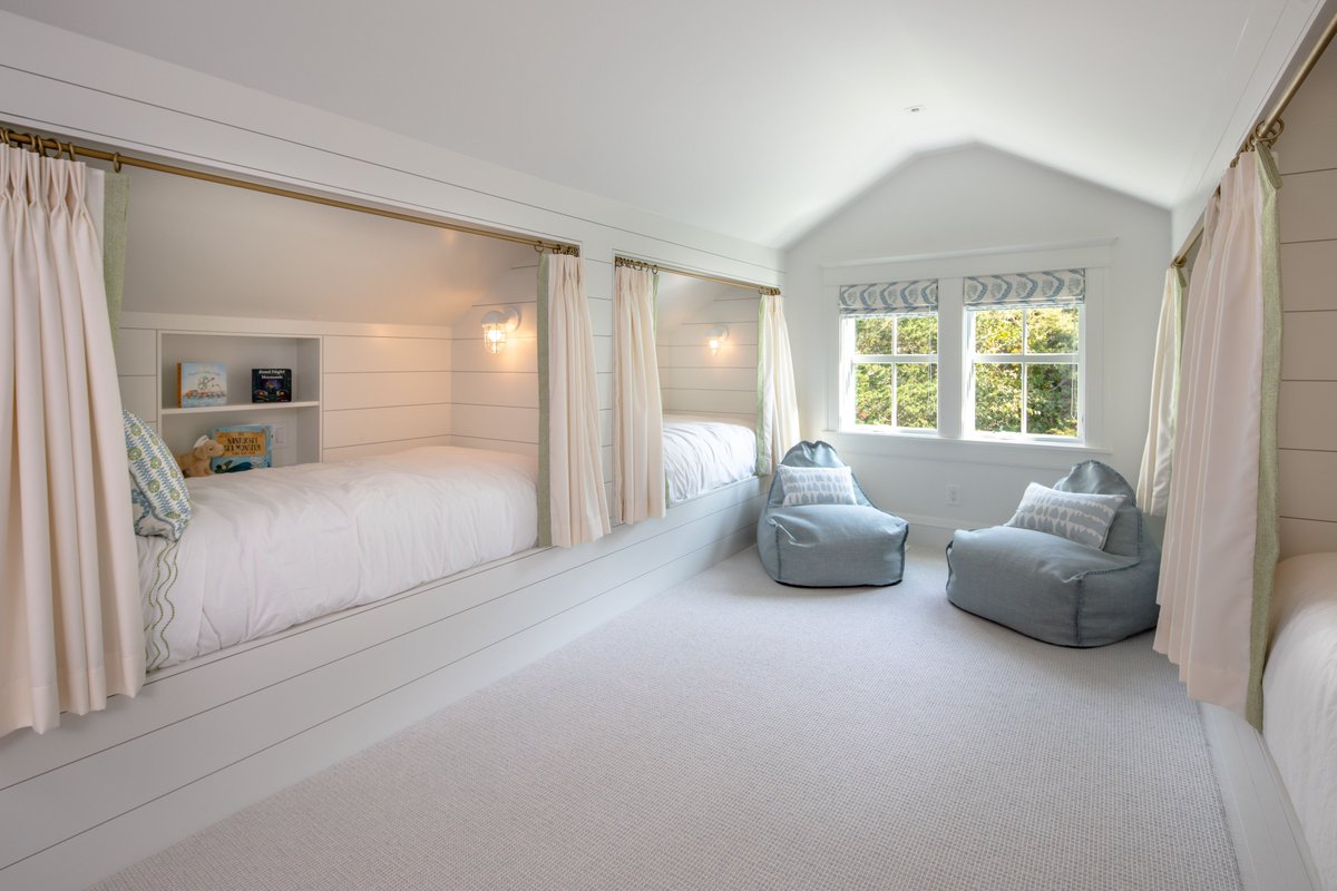 C_finehomes's tweet photo. Bring the family! This bunk room adds fun to our Harbor View home, while providing some serious sleeping space. I call middle! #homebuilder #custommade #capcod #capehome https://t.co/14DWNoubRs