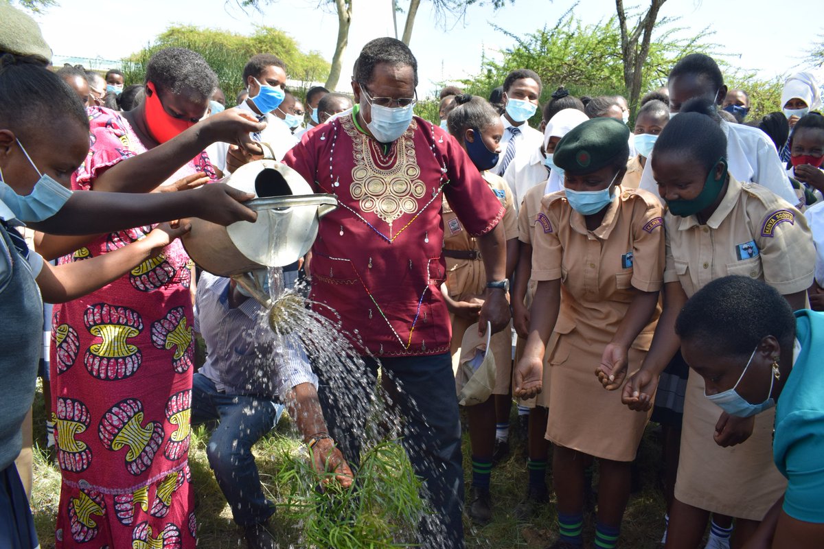 UPOPsKe's tweet photo. Together with CS, Keriako Tobiko &amp; CAS, Hon Mohamed Elmi, this is how the Multilateral Environmental Agreement (MEA's) team celebrated their #JamhuriDay2020. They took part in a #Treeplanting activity in Doldol, Laikipia County.
#TreesForBetterLives
#PandaMitiBoreshaMaisha https://t.co/qXyUR2M8mw