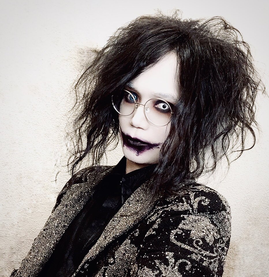 emuxyule's tweet photo. 普段かけてるメガネ、メイクしてるとどうだろ〜 https://t.co/isjhSZ0ECY