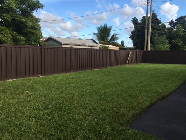 THDFenceCity's tweet photo. First “Green” fence available on the market.
TREX Fence is made from recycled materials to produce one of the most wind resistant fence options.
Call today for a free estimate 833-433-3623
#thdfencing #trexfencing #homedepot #fence #fenceinstallation #miamidade #broward https://t.co/unK12BqyVh