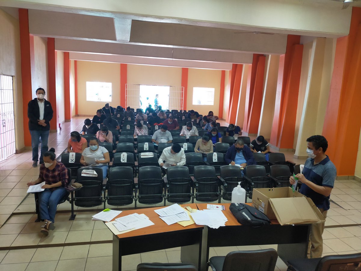 Tcastellano1974's tweet photo. #EnEsteMomento aplico examen a aspirantes a CAEs y SE de municipios de Acala, Chiapilla, Totolapa y Emiliano Zapata en el Salón Audiovisual del H. Ayuntamiento de Acala que corresponde a la 06 Junta Distrital del @INE_Chiapas @INEMexico con medidas sanitarias https://t.co/O203A1G8W7