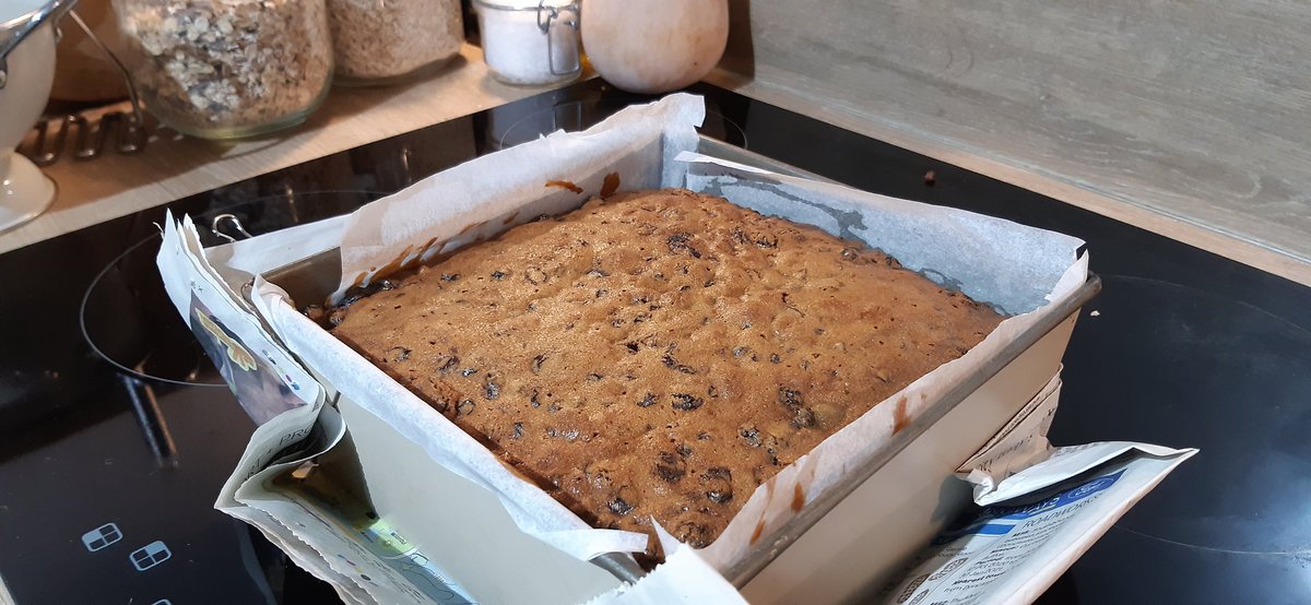AndreaOHara1's tweet photo. Second Christmas cake baked, without incident or disaster. Smells amazing. Stand by with the Wensleydale.
#cake #cheeseme https://t.co/AzUA1RQPVR