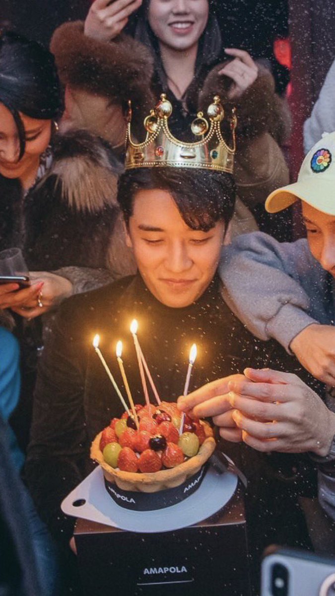 ForvictoRiSR's tweet photo. 1990.12.12
HAPPY SEUNGRI DAY 🤴🏻💖 https://t.co/2QY8xUL9WJ