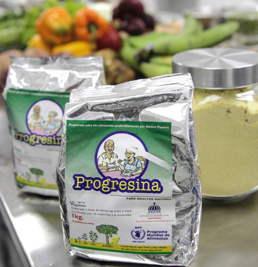 GloriaReyesG's tweet photo. Iniciamos el segundo día del Concurso Nacional de Cocina «Probando un chin» en el #CCGastronómicaProsoli. Los participantes tienen el reto de utilizar el suplemento nutritivo #Progresina. ¡Mucha suerte! 👉🏽  https://t.co/YtepCjQ87A https://t.co/6zkuypDyIr