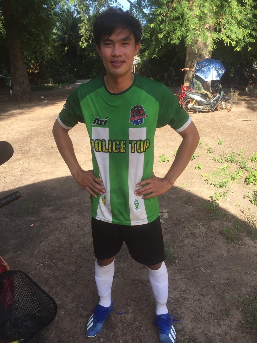 ZeedFootball's tweet photo. น่ารักดี 😂 #นักบอล #นักบอลหล่อ https://t.co/5DHP2242Us