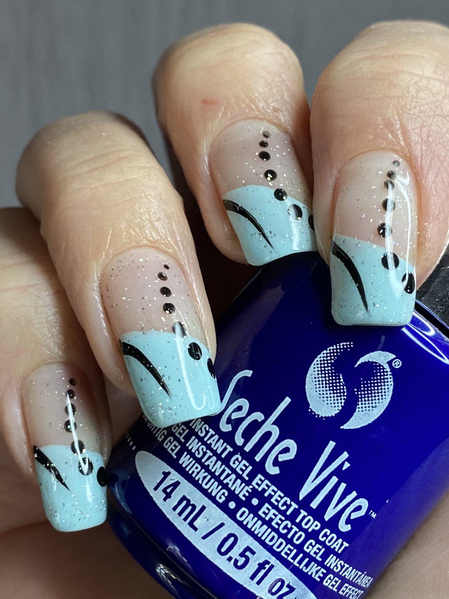 nailsbylyn's tweet photo. Sometimes itβs a little simple design #nailsbylyn #nalanails #nailart https://t.co/jBBzZBy0TJ