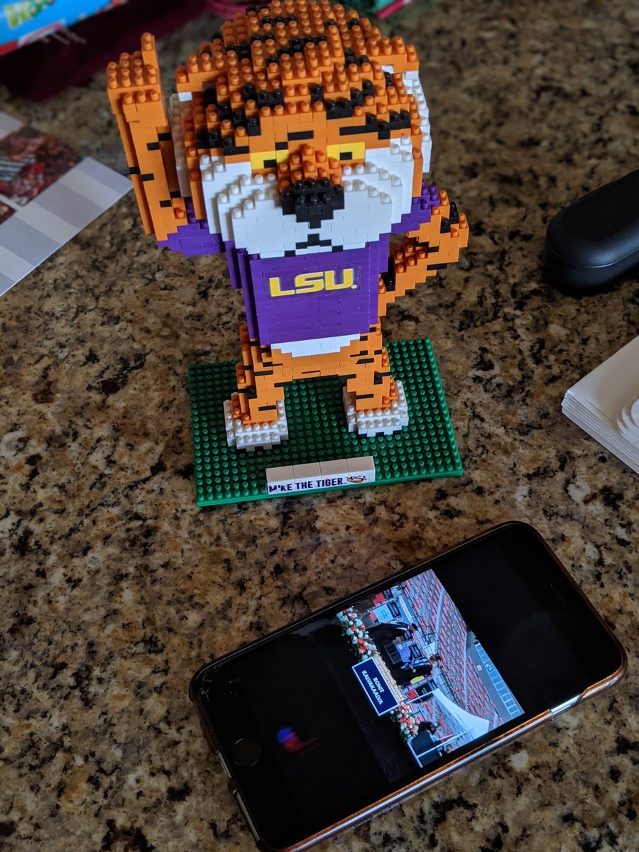 ThatAceCarter's tweet image. Had to tune in to @reauxhit graduation this morning while getting my life together! Congrats lil brudda! We are ALL very proud of you! Never forget where it began &amp;amp; the lessons you've learned along the way! #BluePhi #iLuvIT #TwiceATiger @LSUsigmas