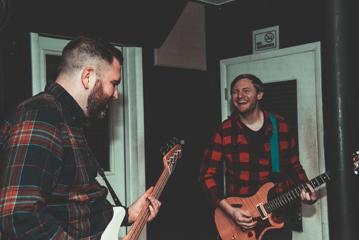 SecretCrowdsNJ's tweet photo. We walked out of practice this week with 6 brand new songs. 2021, here we come! #PaperAnchorsNJ 📷: @the_king_of_candlesticks https://t.co/scpcMtztn8