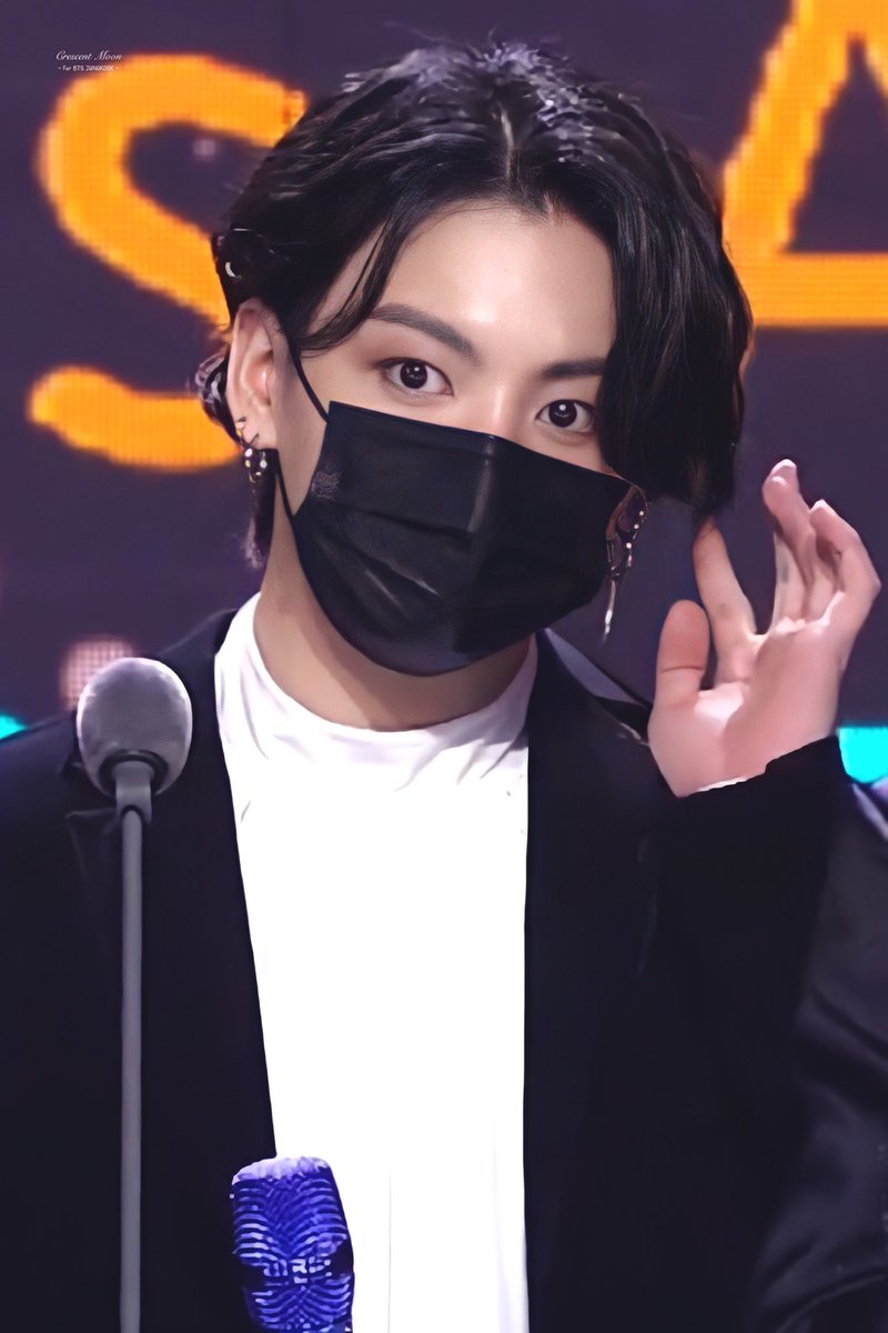 🖤
cr: crescentmoon_jk