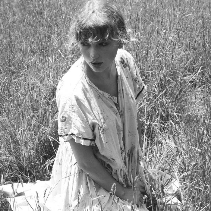 TSwiftNZ's tweet photo. 💿 | #folklore has sold over 2 million copies in the US making it the quickest album released in 2020 to sell over 2 million! https://t.co/ytYHyYVCd5