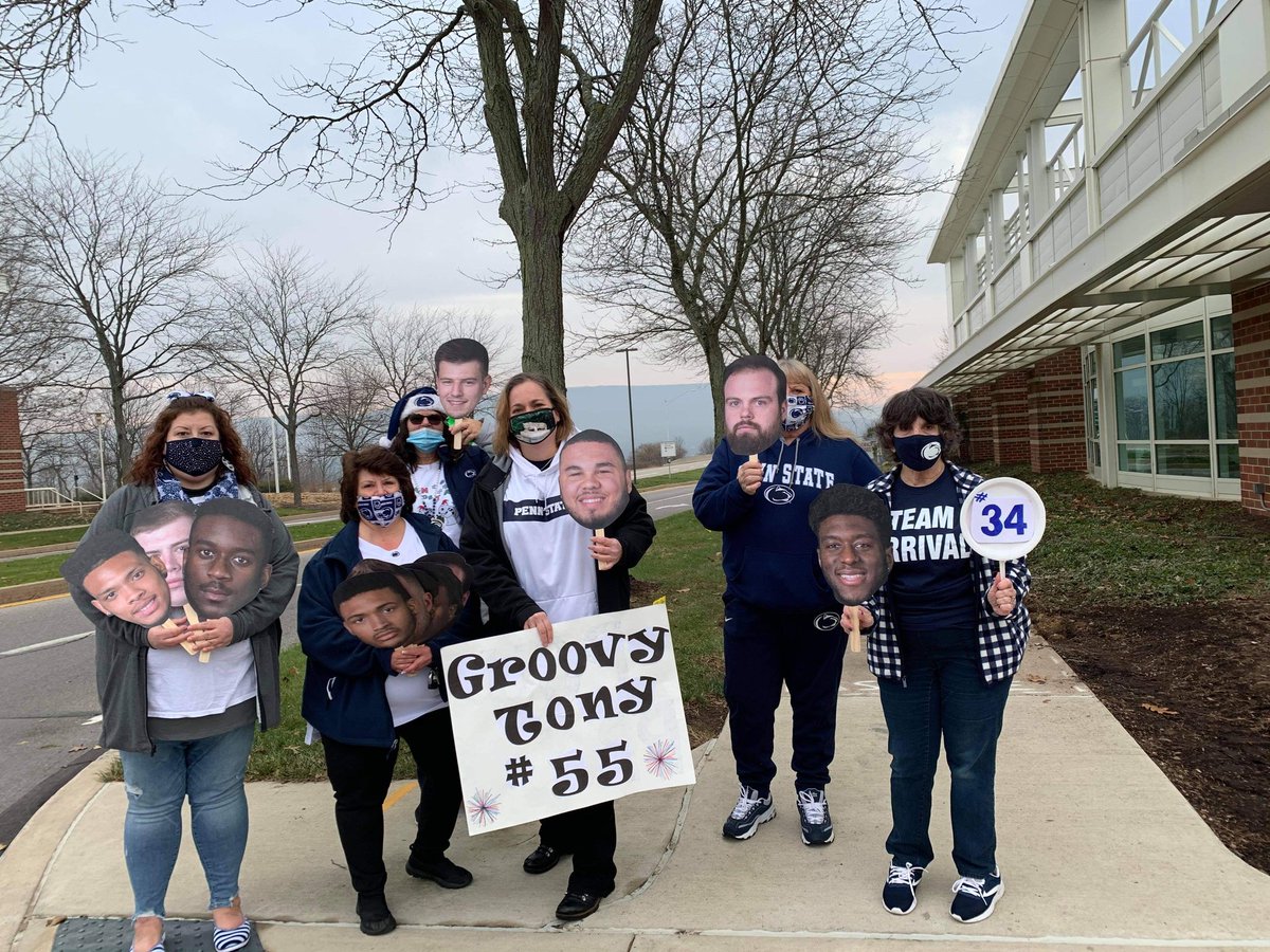 psufanbecky's tweet photo. @MitchGerber That was our group of fans at the Penn Stater sending the team off. I believe the parents were near the stadium. #teamsendoff #weare https://t.co/gOqF9mAlQU
