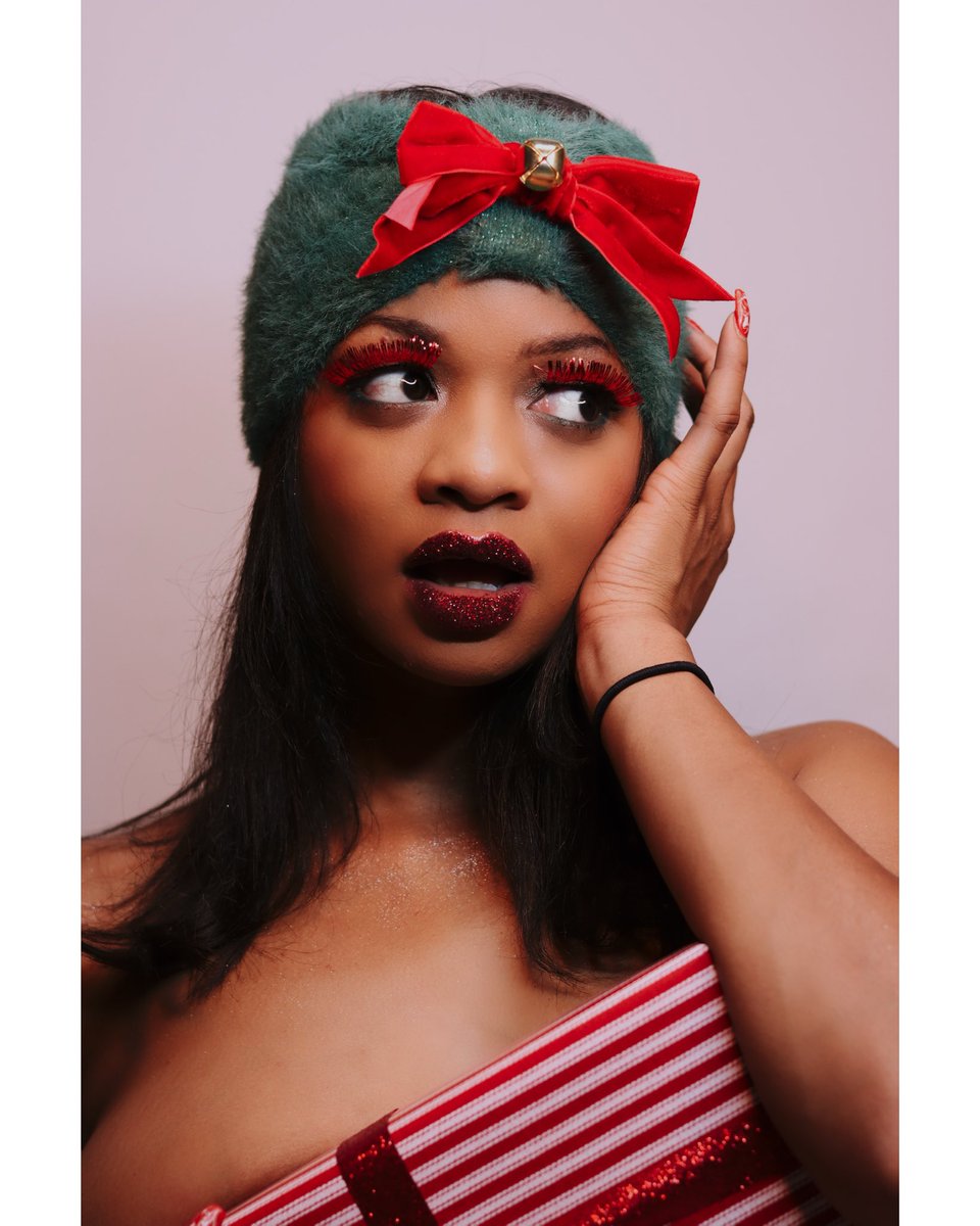 iamocolaa's tweet photo. TIS THE SZN! ππβοΈ Does anyone know what they are getting for Christmas!? #Ahmedgyal #ocolaa #holidayseason https://t.co/cKGXEtsUiu