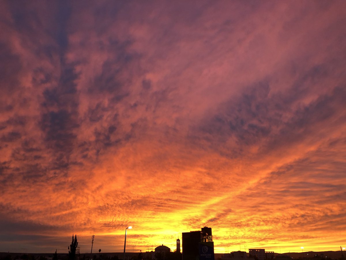 Alee__Hernandez's tweet photo. Ayer me enamoré del cielo 😍 https://t.co/RGLloIIRQw