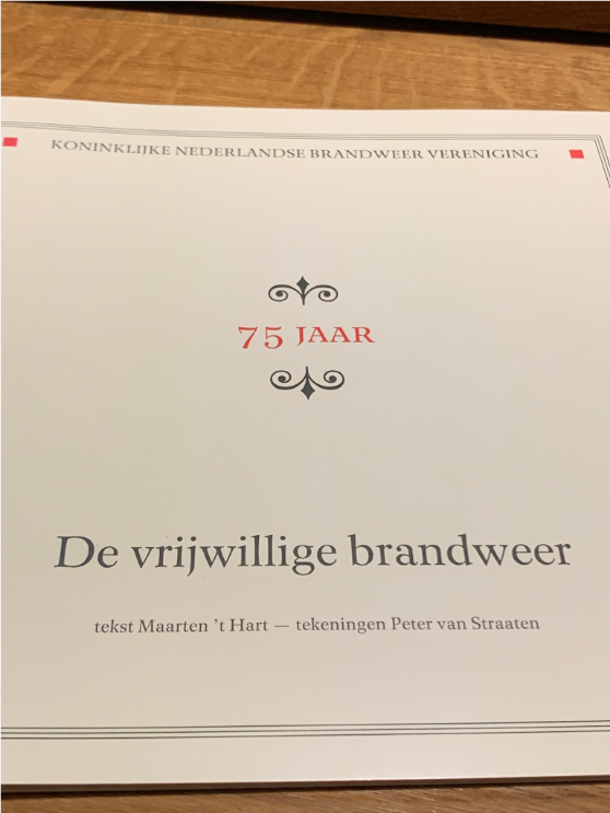 Rizoomes's tweet photo. Omdat mijn vader in dienst was bij de Gemeentewerken kon hij niet toetreden tot het korps van de Maasluise vrijwillige brandweer. #beginzin van Maarten 't Hart uit een boekje ter ere van 75 jaar Koninklijke Brandweer Vereniging, 1991. Ik heb de heruitgave van 2016. https://t.co/DttJ1d6fzb