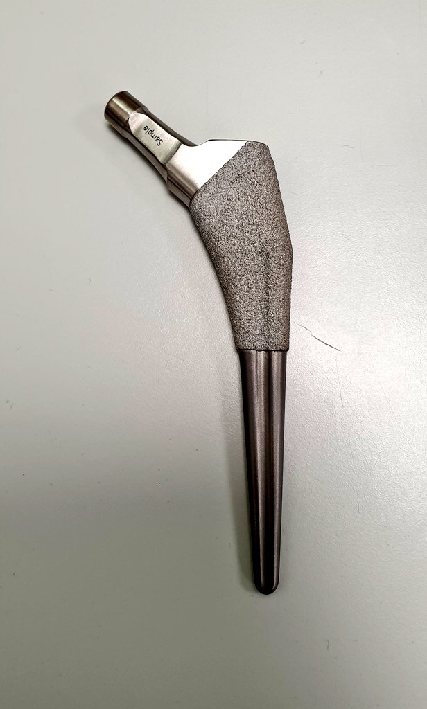matt_wadge's tweet photo. Day 12 #scienceadventcalendar 

Look at that shine 🤩

I spend a lot of my time looking into #coatings for #hipimplants, but sometimes - you get to look at the real thing 👌🏻

Crazy to think these are used to fix people's hips! 🤯 https://t.co/Isag355tOo