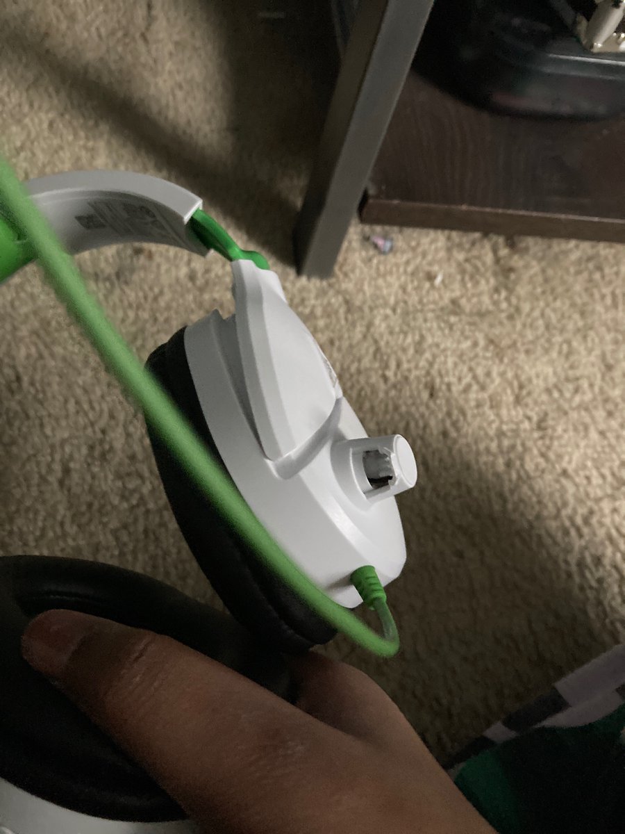 statikwtf's tweet image. I officially broke my fucking headset