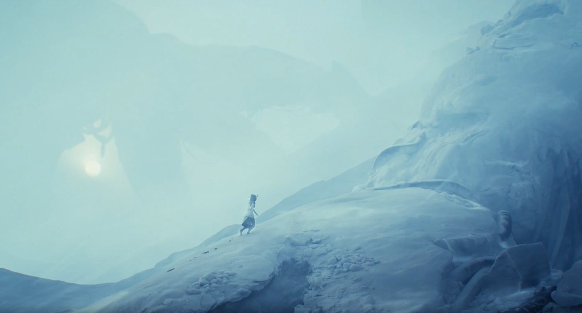 11/ Next we see a figure scaling what at first appears to be a mountain, but I'm pretty dang sure that's a dead Reaper! And look, another dead Reaper in the background! She picks up a piece of debris and it's the jaw portion of an N7 helmet.