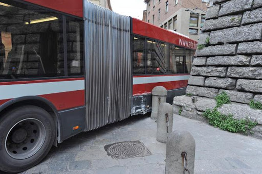 12/ Even 24m long, tri-articulated trolleybus, that are not yet allowed in Italy but will probably be soon, would help solve partly the capacity issue reducing frequency to manageable levels, but would have problems to maneuver in narrow city center streets, as it already happens