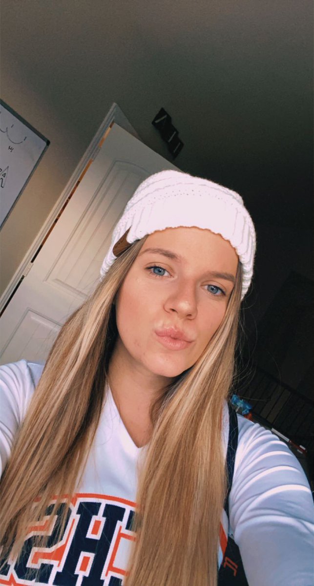 Faith_Melone's tweet photo. 🧡some may not understand why it’s so hard to say goodbye to Cheerleading because to some it’s just a game,but to us it’s part of our lives! to know that i cheered my last football game ever is very hard i’m so thankful for the memories goodbye cheerleading 🥺 i’ll miss u!💙🤍 https://t.co/yirLVEHlqM