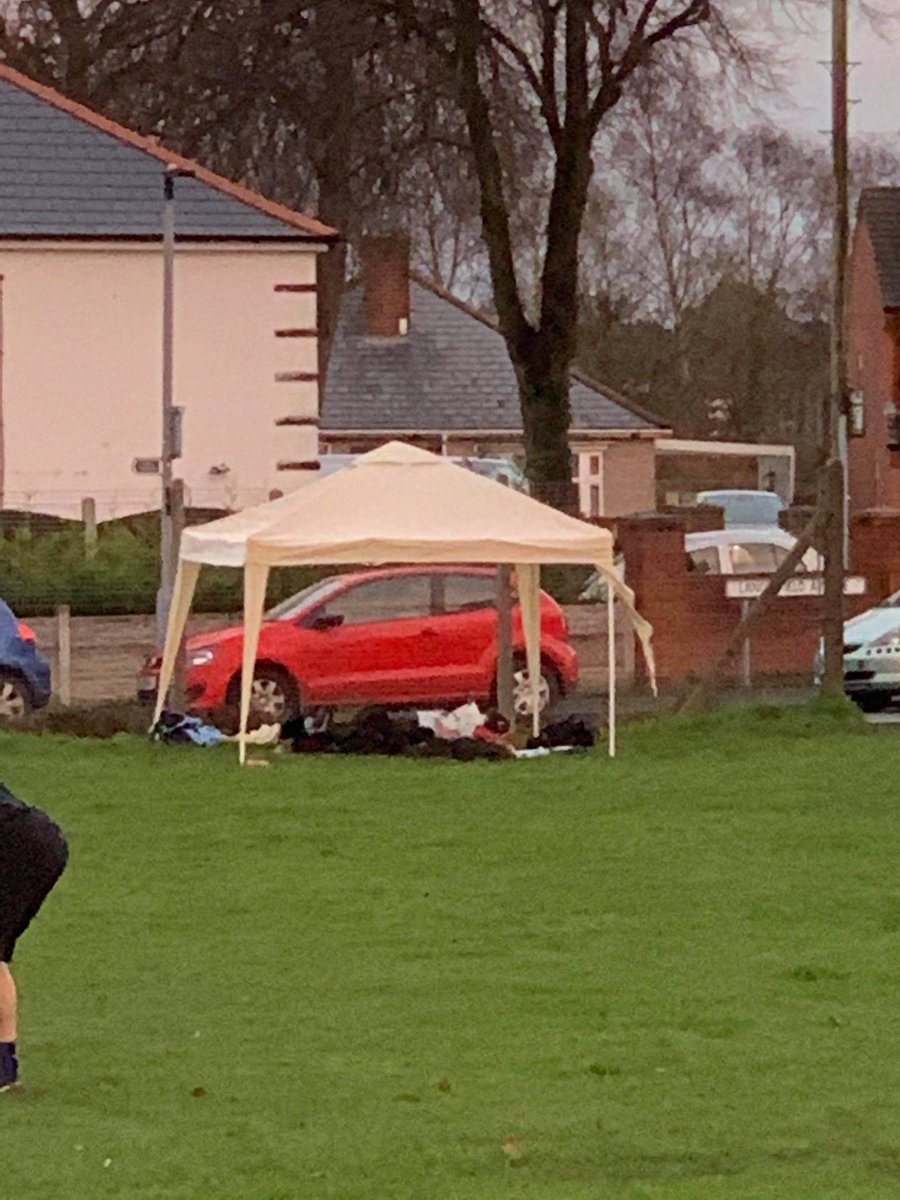 TuptonFc's tweet photo. @fc_railway’s twitters quiet. Must have splashed out on gazebo rather than pay WiFi bill, either that or busy 40 year old PE teacher in middle of park who wears armband and tells folk he plays semi pro has lent it you 🥴#aging #yeahimcaptain #veryquiet https://t.co/x46STCUXhi