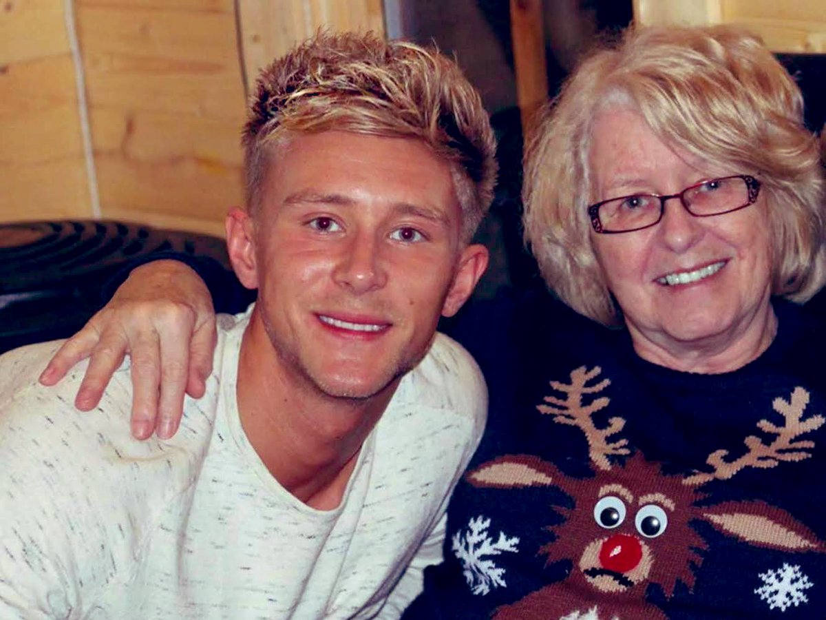 ItsJoeCooper's tweet photo. Virtual shoutout to my Nanny Jean who I haven't seen much of this year due to the crisis.
She's one of the best women in my life and she's the one I'd love to spend Christmas with ❤️ 🎄
#CocaColaChristmas #CokeSign @cocacola_gb https://t.co/kmsBeQP3xl