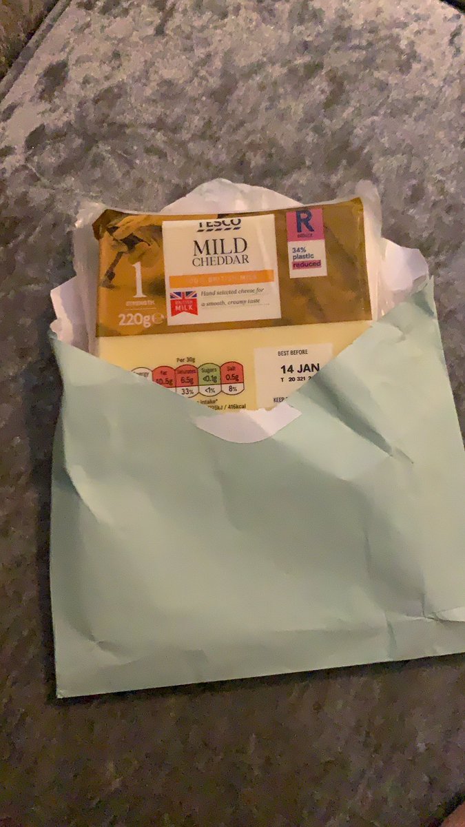 aprilspencx's tweet photo. Our 95 year old neighbour has knocked on the door the past 2 nights because he has a ‘flashing light in his bathroom’ Ryan’s been both nights and ‘fixed’ it both nights 😂 tonight he knocked and left this.. #nowords #wtf #losttheplot https://t.co/oIfvx32lFQ