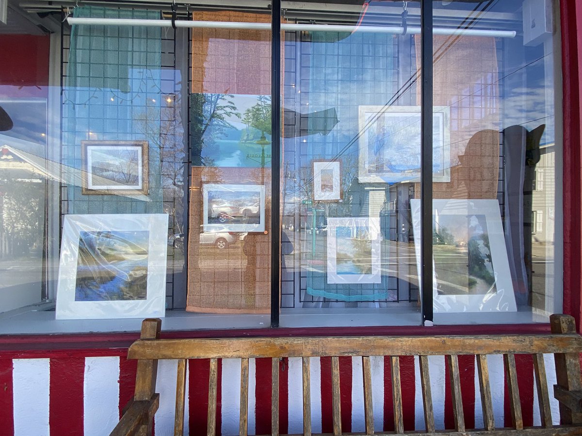 Serenasierra's tweet photo. Come see new works of art by all the artists of Gallery220, 220 Main St, Bay St Louis MS
Open : late till 7
2nd Sat Artwalk

#2ndsatartwalk #artwalk
#gifts4christmas
#artistscoop #artistsofgallery220
#gallery220 #baystlouisms #hancockcountyms https://t.co/o3oNRarnNI