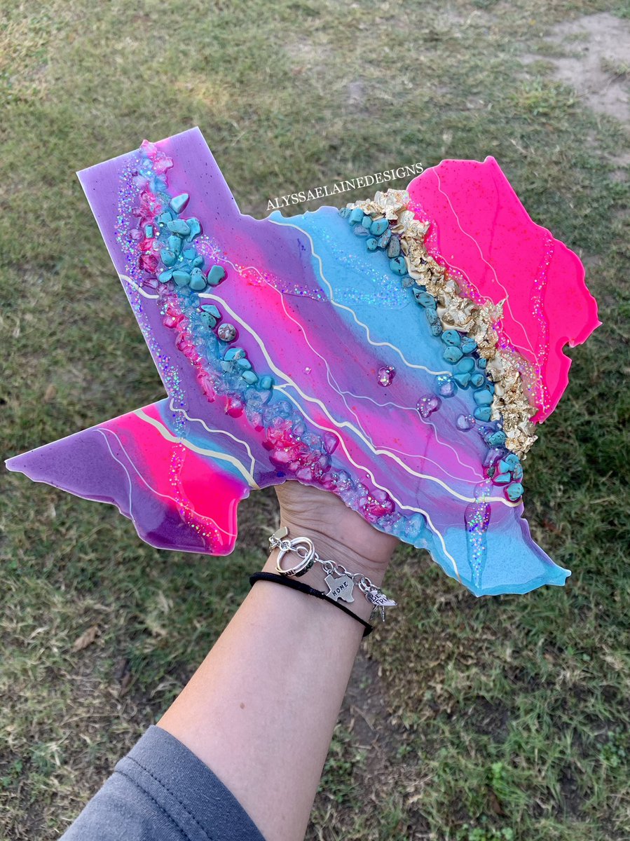alyssaelainedtx's tweet photo. I think I may have found my newest love. I came across this &amp; just jumped in. This was my first one WITHOUT research so it has a a whole lot of mistakes. I still love it lol! 🤣 

** I will not be taking orders for these. https://t.co/ff9B2kI4H8
