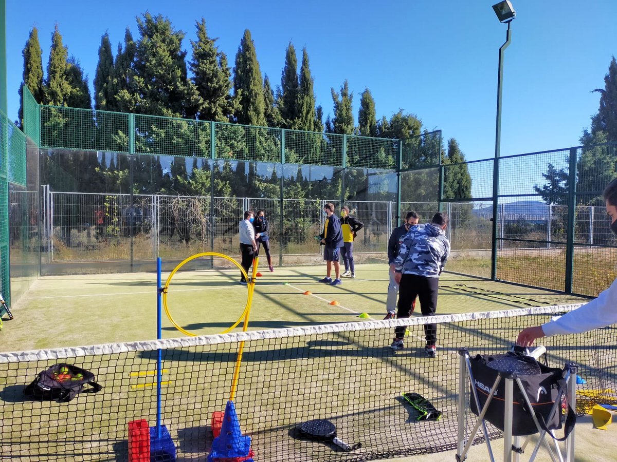 FCatalanaPadel's tweet photo. #FormacioFCdP
🎾 Darrer curs Tècnic nivell 1
📍Piscines Joan Serra (Sabadell)
📆 12/12/20
✔️ Classe teòrica: tècnica a aula.
✔️ Classe Pràctica: didàctica. Exposició de classes amb diferents objectius
#Pàdel #Catalá #MésPàdelQueMai https://t.co/EjbgjoWmMi