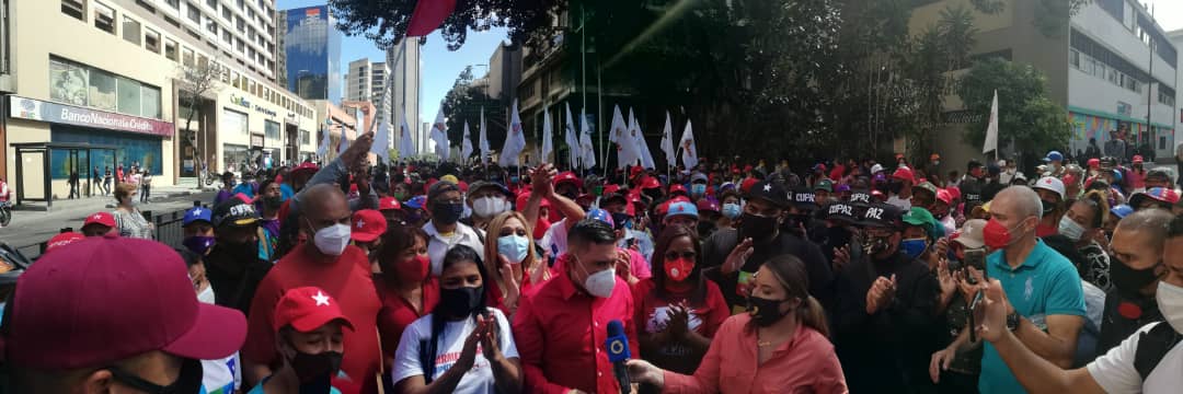 PartidoPSUV's tweet photo. #FOTOS 📸📸

Arranca la movilización de las fuerzas de la Revolución ✨❤️

#VictoriaPopular 
Caracas 12.40 PM https://t.co/GCxfHc2apJ