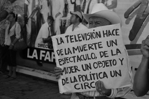 andreiagnroses's tweet photo. A  televisão faz da morte um espetáculo,da mulher um objeto e da politíca um circo..🥴 https://t.co/JSfG5zOEJP